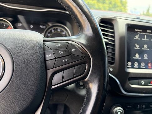 Used 2020 Jeep Cherokee Trailhawk w/ Cold Weather Group AWD/4WD image 29