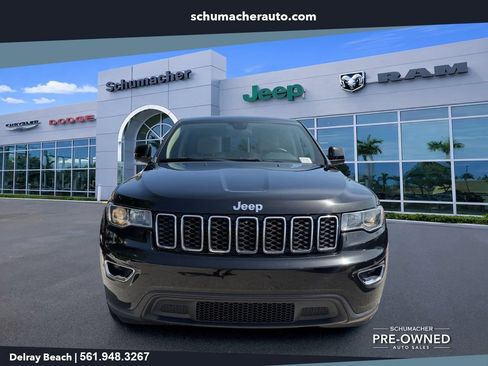 Used 2019 Jeep Grand Cherokee Laredo AWD/4WD image 2