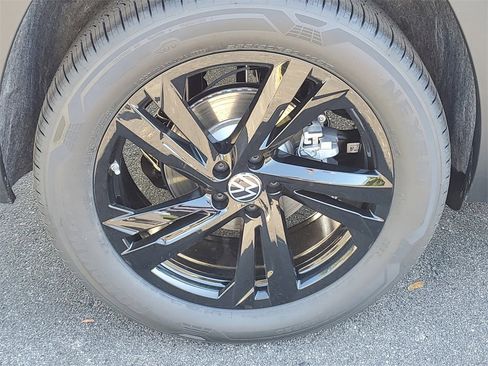 New 2026 Volkswagen Atlas Cross Sport SEL R-Line image 7