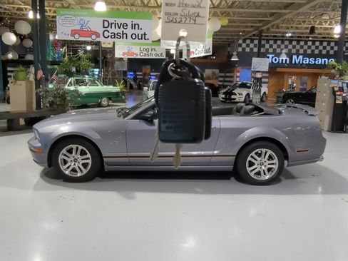 Used 2006 Ford Mustang GT RWD image 4