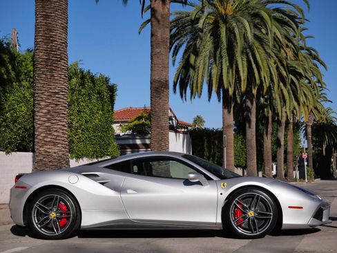 Used 2018 Ferrari 488 GTB image 4