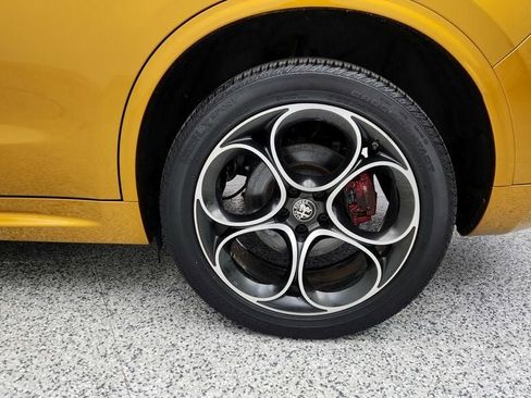 Used 2023 Alfa Romeo Stelvio Veloce image 9