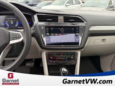 Used 2023 Volkswagen Tiguan SE w/ Panoramic Sunroof Package image 18