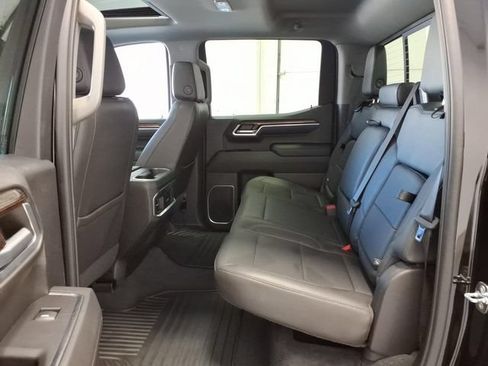 Used 2022 GMC Sierra 1500 Elevation w/ Elevation Premium Package AWD/4WD image 17