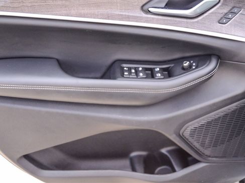 Used 2023 Jeep Grand Cherokee Limited w/ Luxury Tech Group II image 21