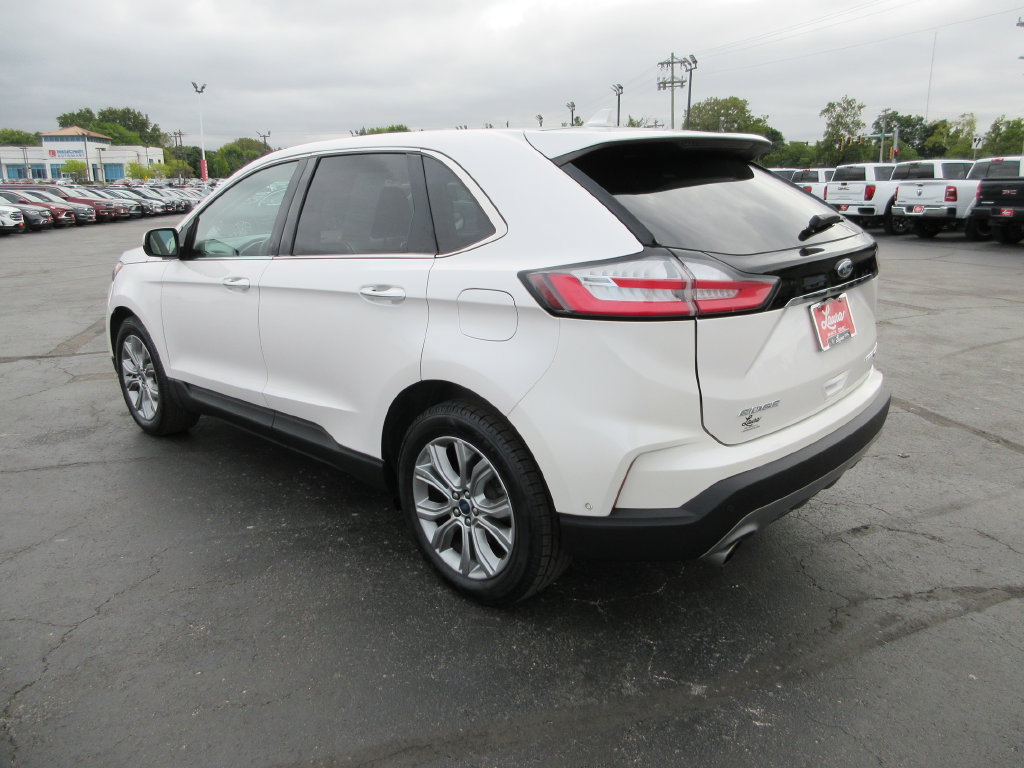 Used 2019 Ford Edge Titanium w/ Equipment Group 301A AWD/4WD image 9