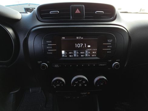 Used 2017 Kia Soul image 12