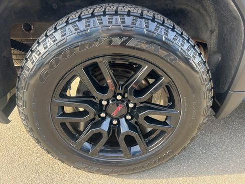 Used 2023 GMC Sierra 1500 Elevation image 12