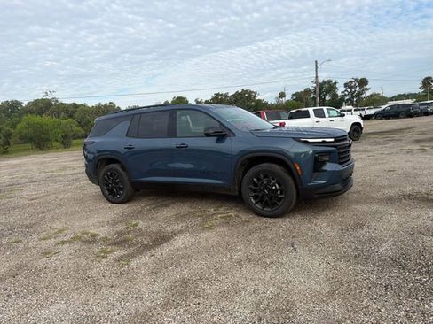 New 2026 Chevrolet Traverse LT w/ Midnight/Sport Edition FWD image 17