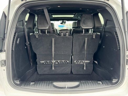 Used 2025 Chrysler Pacifica Limited image 6