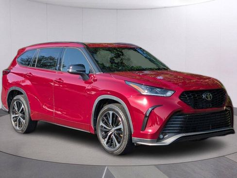 Used 2022 Toyota Highlander XSE FWD image 9