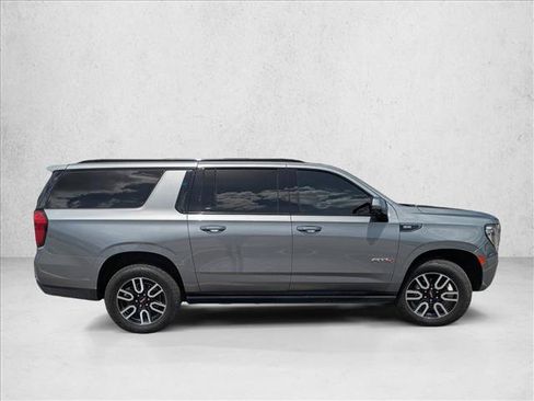 Used 2022 GMC Yukon XL AT4 w/ Technology Package AWD/4WD image 4