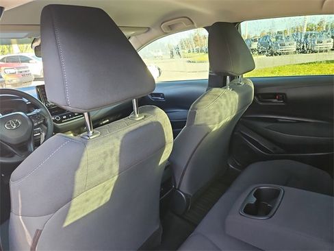 Used 2022 Toyota Corolla LE image 11