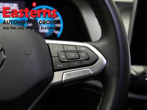 Used 2024 Volkswagen Atlas Cross Sport SE FWD image 15