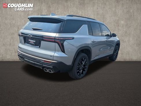 Used 2024 Chevrolet Traverse LT w/ Midnight/Sport Edition FWD image 7