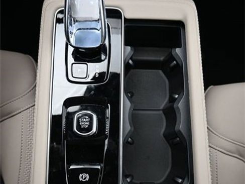 New 2026 Volvo XC90 B6 Plus w/ Protection Package Premier image 11