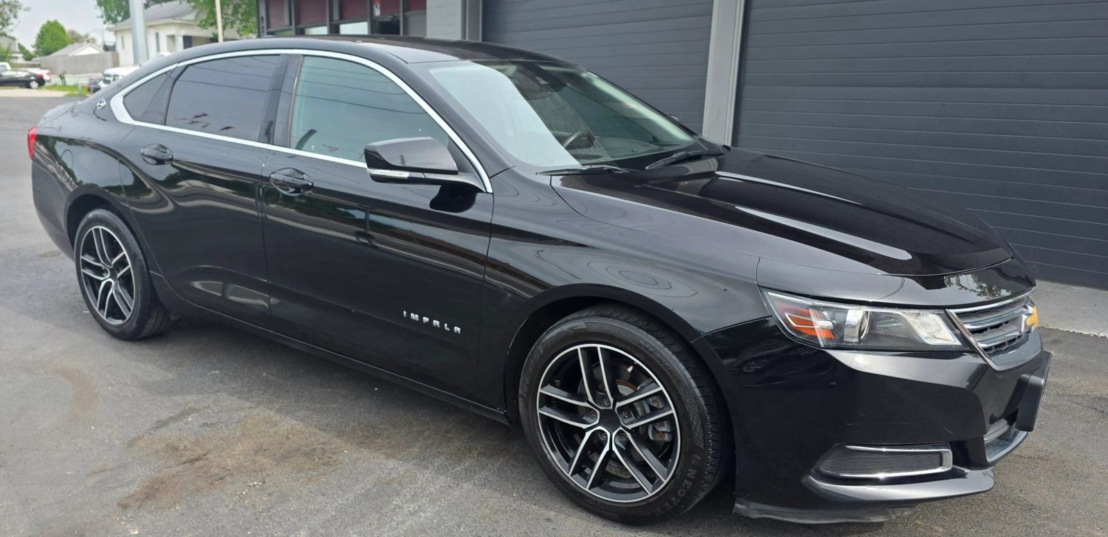 Used 2017 Chevrolet Impala LT w/ Convenience Package FWD image 2