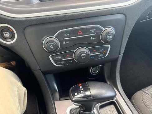Used 2022 Dodge Charger SXT image 15