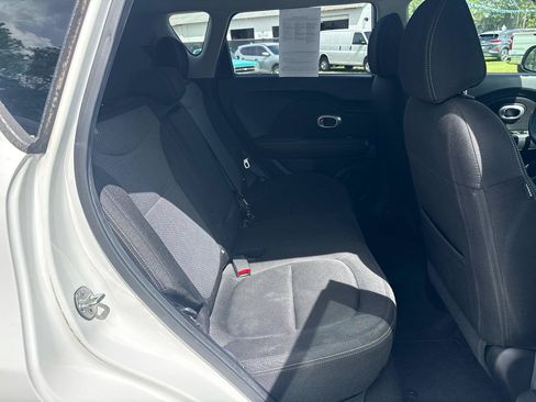 Used 2018 Kia Soul + FWD image 18
