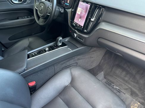 Used 2025 Volvo XC60 B5 Core image 19