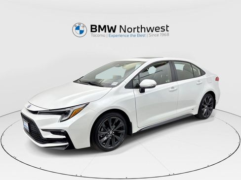 Used 2025 Toyota Corolla SE w/ SE Premium Package AWD/4WD image 1