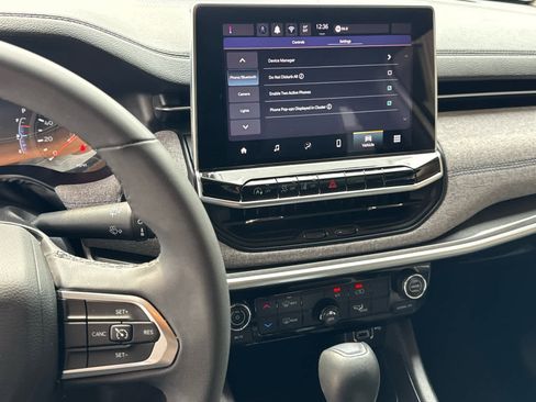 Used 2024 Jeep Compass Latitude image 15