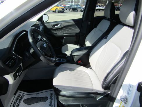 Used 2025 Ford Escape Platinum w/ Premium Technology Package AWD/4WD image 10