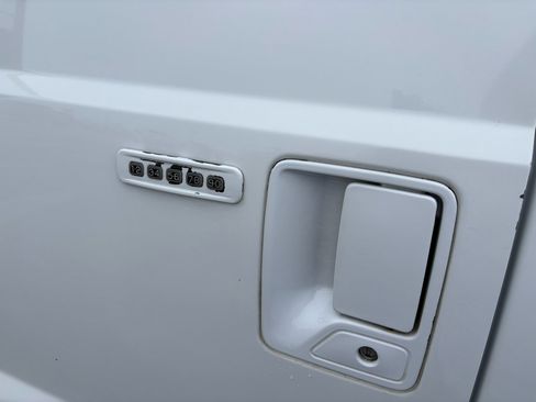 Used 2011 Ford F350 XLT w/ XLT Interior Pkg image 10