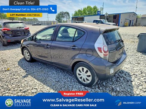 Used 2014 Toyota Prius C One image 3