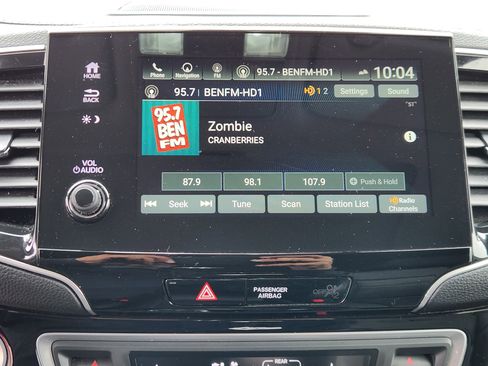 Used 2021 Honda Pilot Touring image 11