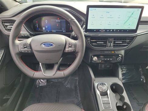 Used 2025 Ford Escape ST-Line w/ Equipment Group 301A image 4