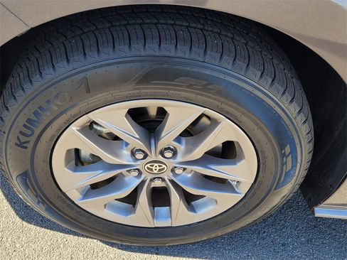 Used 2024 Toyota Sienna LE image 16