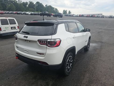 Used 2025 Jeep Compass Trailhawk AWD/4WD image 3