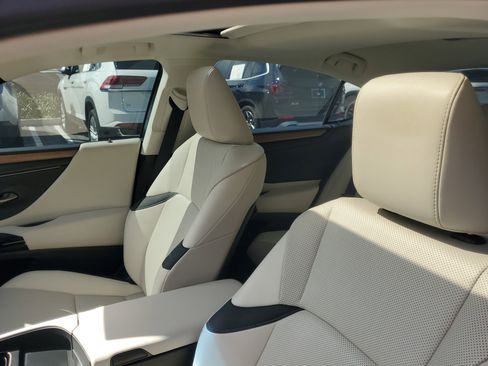 Used 2023 Lexus ES 300h w/ Premium Package image 19