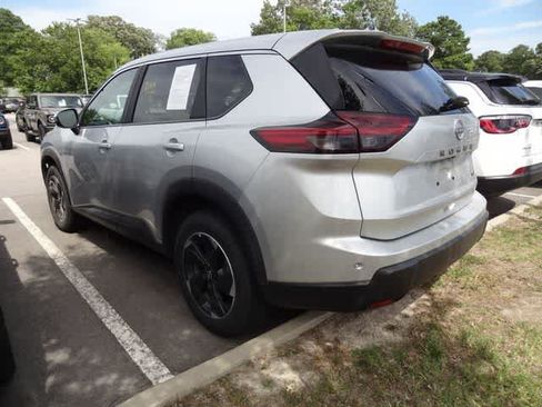 Used 2025 Nissan Rogue SV AWD/4WD image 7