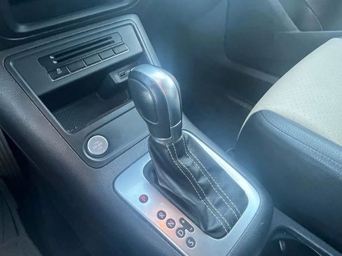 Used 2016 Volkswagen Tiguan S image 23