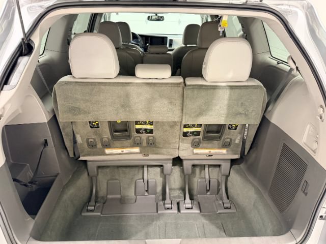 Used 2017 Toyota Sienna XLE w/ XLE Navigation Package FWD image 35