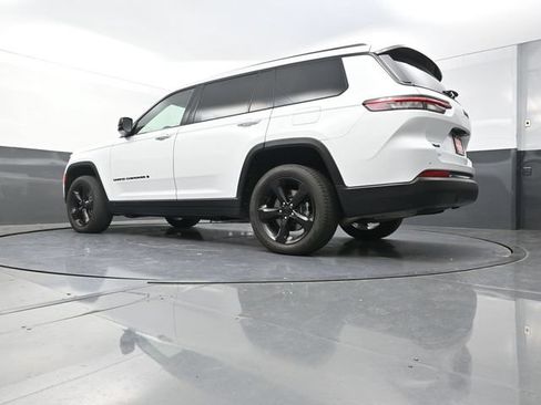 Used 2025 Jeep Grand Cherokee L Limited w/ Black Appearance Package AWD/4WD image 35
