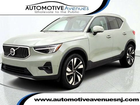 Used 2024 Volvo XC40 B5 Plus w/ Protection Package Premier AWD/4WD image 1