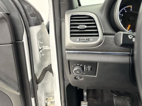 Used 2018 Jeep Grand Cherokee Limited image 31
