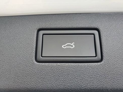 New 2026 Volkswagen Tiguan SEL R-Line image 10