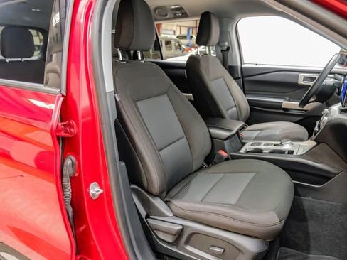 Used 2022 Ford Explorer XLT image 40
