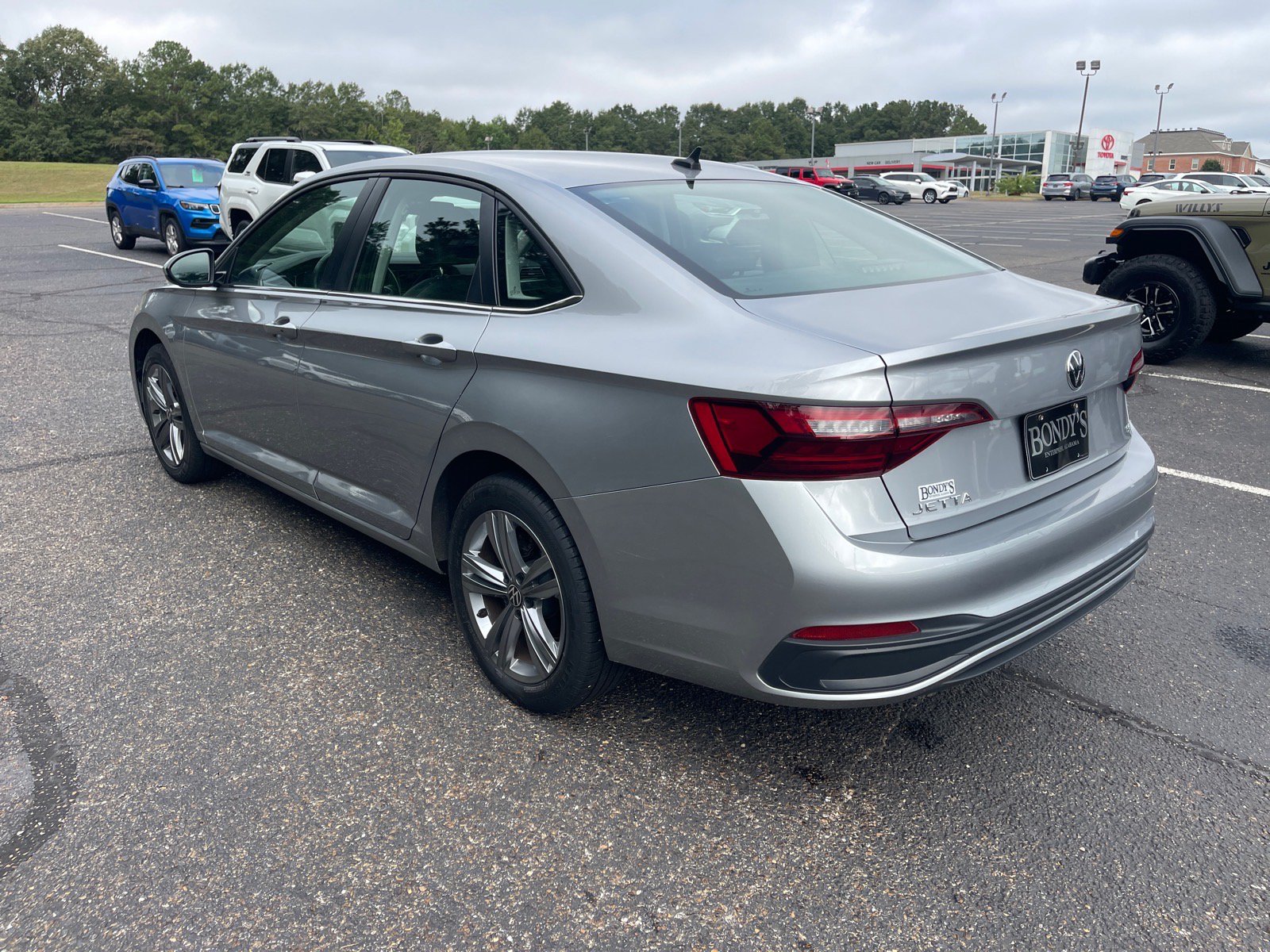 Used 2024 Volkswagen Jetta SE FWD image 14