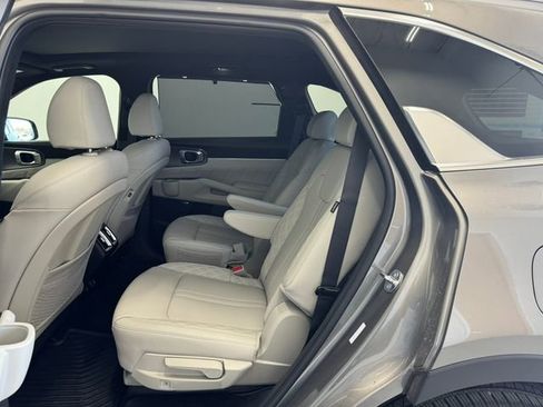 Used 2025 Kia Sorento SX Prestige image 19