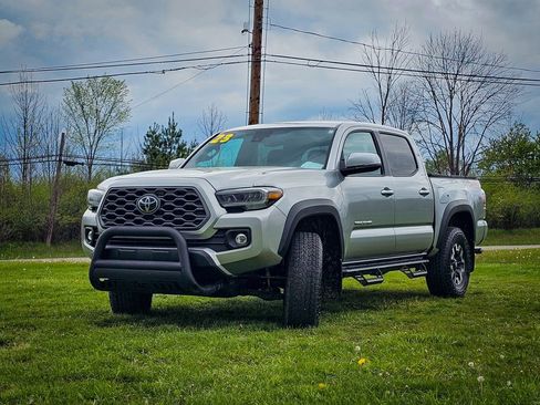Used 2023 Toyota Tacoma TRD Off-Road w/ Technology Package AWD/4WD image 8