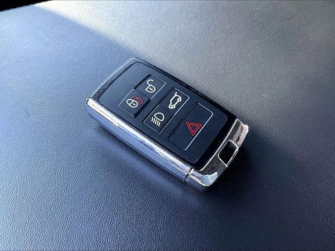 Used 2023 Land Rover Range Rover Long Wheelbase Autobiography image 10