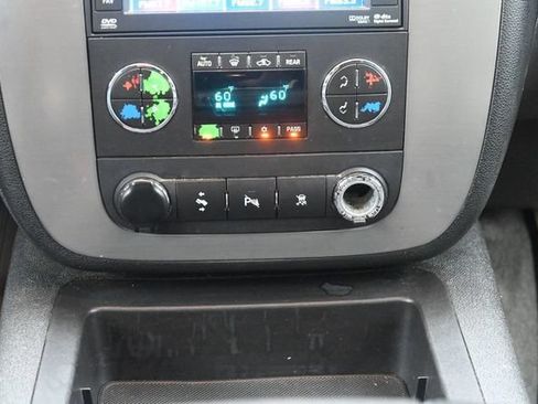 Used 2010 GMC Yukon XL SLT AWD/4WD image 24