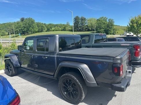 Used 2025 Jeep Gladiator Sport AWD/4WD image 25