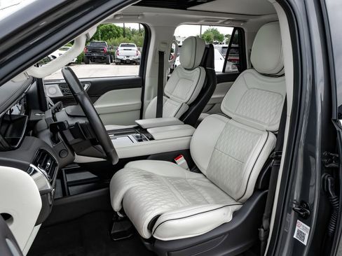 Used 2023 Lincoln Navigator Black Label AWD/4WD image 29