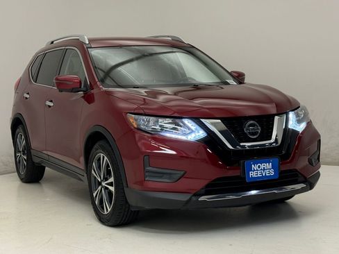 Used 2019 Nissan Rogue SV w/ Premium Package FWD image 4